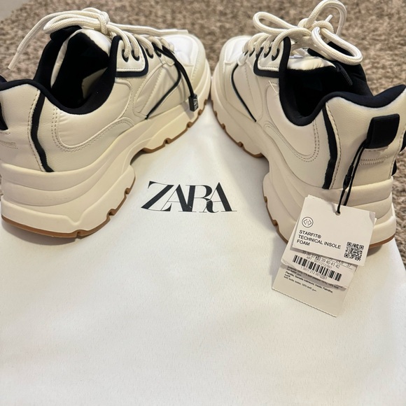 ZARA CONTRASTING DETAIL RUNNING SNEAKERS - Picture 4 of 5